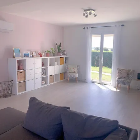 Maison Familiale Au Calme Dans Une Chargee D'histoire