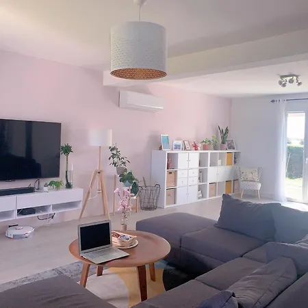Maison Familiale Au Calme Dans Une Chargee D'histoire